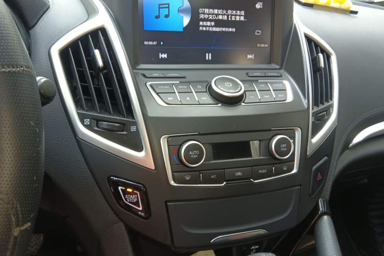 Used Dongfeng Aeolus AX7 2016 2.0L Automatic Zhiyi Trim
