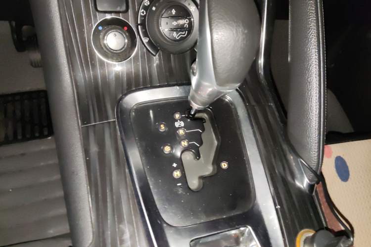 Used Peugeot 3008 2013 2.0L Automatic Trend Edition Gear Lever