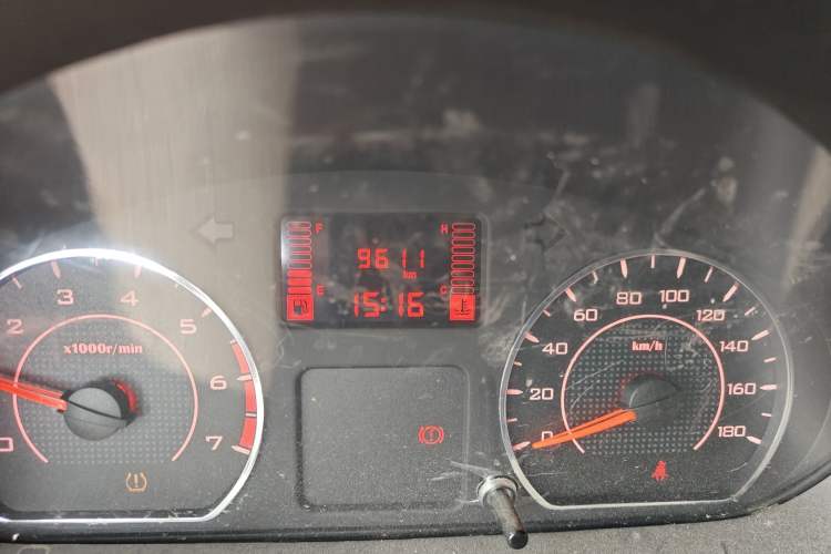 Used Wuling Hongguang V 2022 1.5L Jingqu Edition Electric-Assist LAR Odometer Close Up