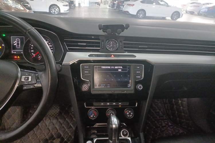 Used Volkswagen Magotan 2017 330TSI DSG Leading Model
