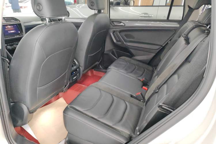 Used Volkswagen Tiguan L 2021 330TSI Automatic Two-Wheel Drive R-Line Enhanced Edition Left Rear Seat