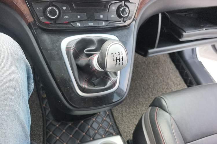 Used Haval H6 2014 Sport Version 1.5T Manual Two-Wheel Drive Elite Edition Gear Lever