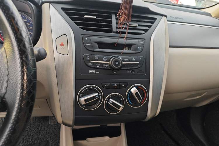 Used Venucia R50 2015 1.6L Manual Fashion Edition Audio And AC Panel