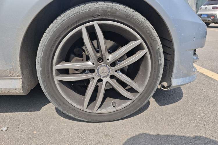 Used Mercedes-Benz C-Class 2013 C 260 Elegant Grand Edition Right Front Wheel Hub