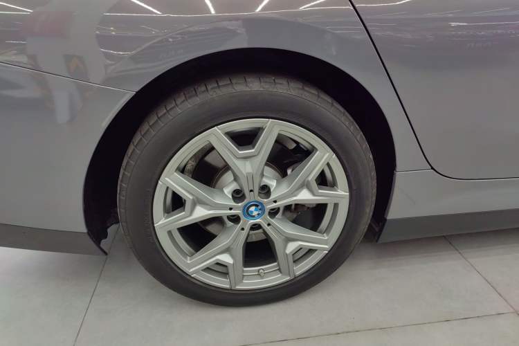 Used BMW i3 2024 eDrive 35 L
