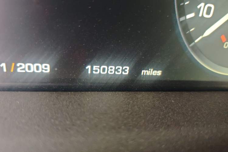 Used Land Rover Range Vogue 2011 5.0 V8 5-Seater Parallel Import Odometer Close Up