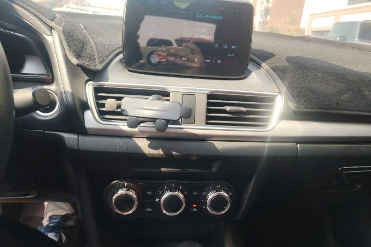 Used Mazda Mazda 3 Axela 2016 Sedan 1.5L Automatic Comfort Model
