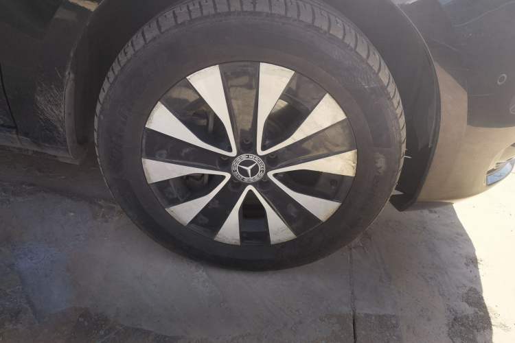 Used Mercedes-Benz Vito 2018 2.0T Business Version China VI Emission Standard Right Front Wheel Hub