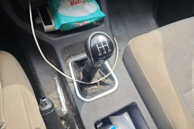 Used FORTHING Lingzhi 2023 V3 1.6L Base Model 2 Seats Gear Lever