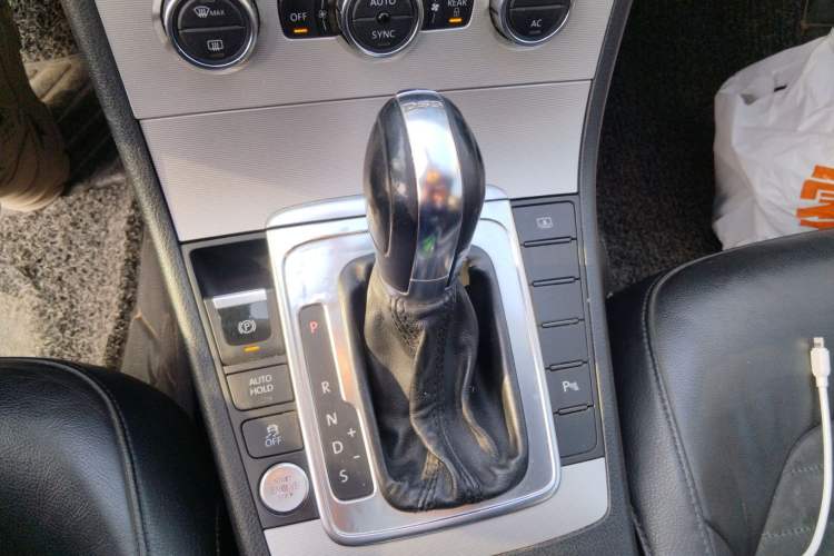Used Volkswagen Magotan 2012 1.8TSI Prestige Model Gear Lever