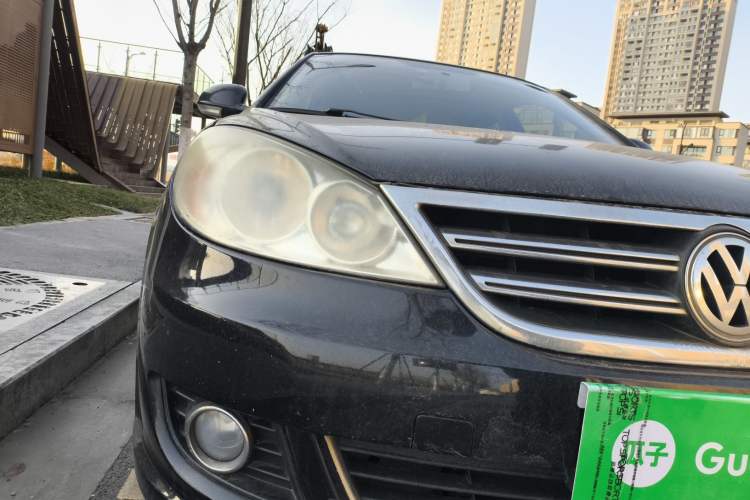 Used Volkswagen Lavida 2011 1.6L Manual - Premium Edition Right Front Headlight