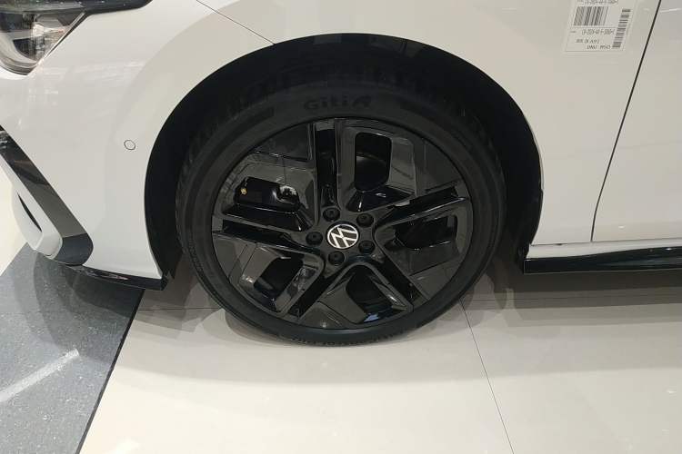 Used Volkswagen Golf 2025 300TSI R-Line Left Front Wheel Hub