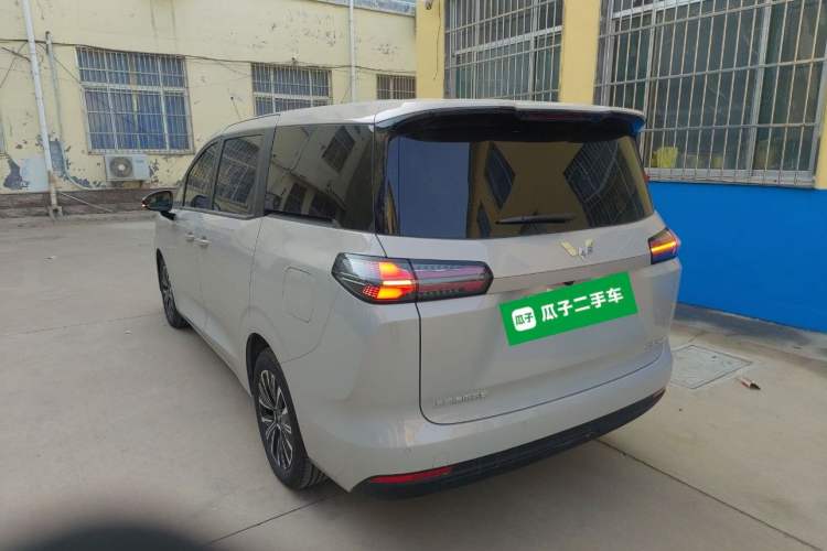 Used Wuling Starlight 730 2025 Model Plug-in Hybrid 125km Luxury Edition
