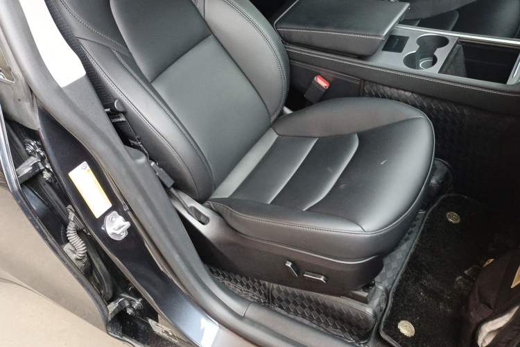 Used Tesla Model Y 2024 Rear-Wheel-Drive Version
