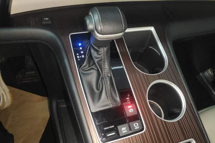 Used Toyota Granvia 2023 2.5L Hybrid Prestige PLUS Edition Gear Lever
