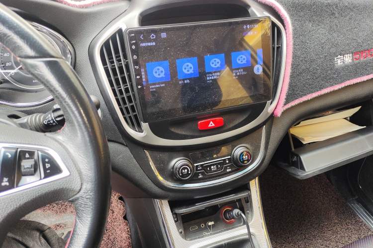 Used Baojun 560 2015 1.8L manual luxury version
