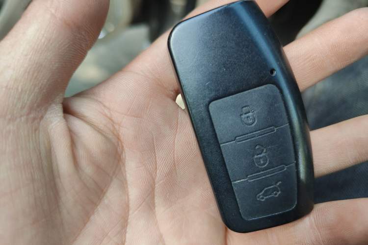 Used JMC Yusheng S350 2014 2.4T Automatic 4x4 Diesel Luxury Version with Sunroof 7 Seats