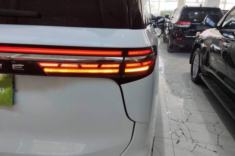 Used Bestune M9 2023 2.0T Prestige Edition
