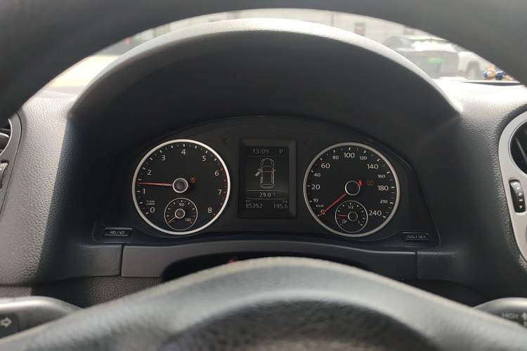 Used Volkswagen Tiguan 2013 1.8TSI Automatic Two-Wheel Drive Trend Edition Odometer Close Up