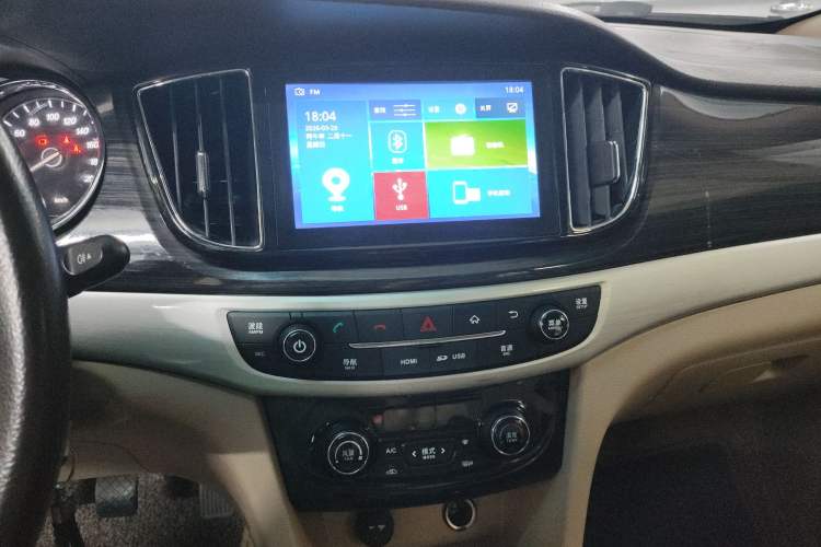 Used Baojun 730 2016 1.5T Manual Luxury Edition 7 Seats Audio And AC Panel