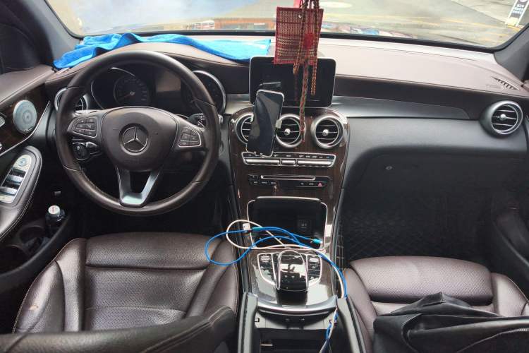 Used Mercedes-Benz GLC 2019 Facelift GLC 260 L 4MATIC Luxury Model Center Console