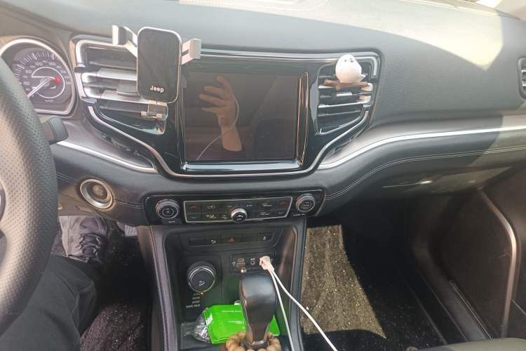 Used Jeep Grand Commander 2018 2.0T Four-Wheel Drive Enjoyment Version China V Audio And AC Panel