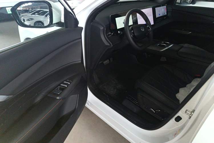 Used CHANGAN CS75 PLUS 2025 4th Generation 1.5T New Blue Whale Smart Luxury Edition
