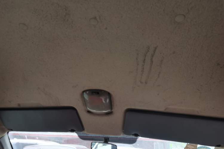 Used Dongfeng Yufeng Yufeng 2015 2.5T Lingyun Edition Yulibao High-End Short Wheelbase Mid-Roof ZD25
