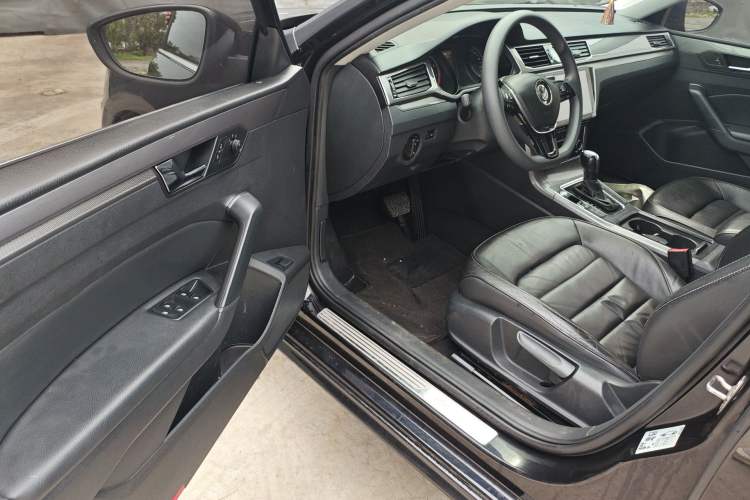 Used Volkswagen Passat 2017 330TSI DSG Luxury Edition
