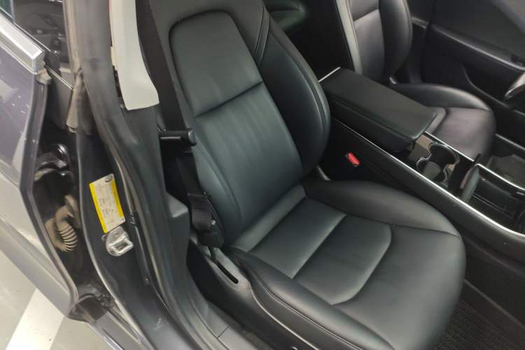 Used Tesla Model 3 2019 Long-Range Rear-Wheel-Drive Version Right Front Seat