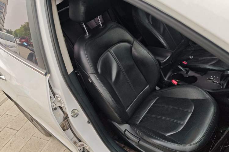 Used Hyundai ix35 2015 2.0L Automatic 2WD Smart Version China V Standard
