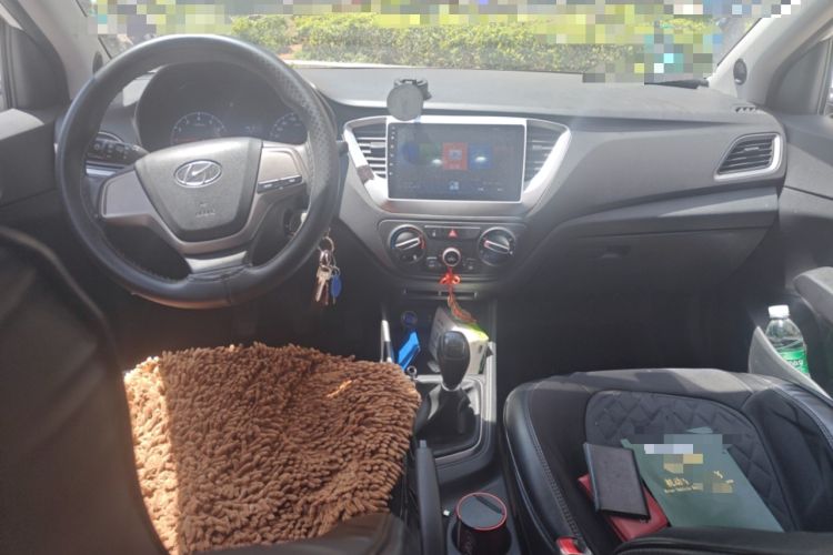 Used Hyundai Verna (new generation) 2016 1.4L Manual Cool Edition GLS Center Console