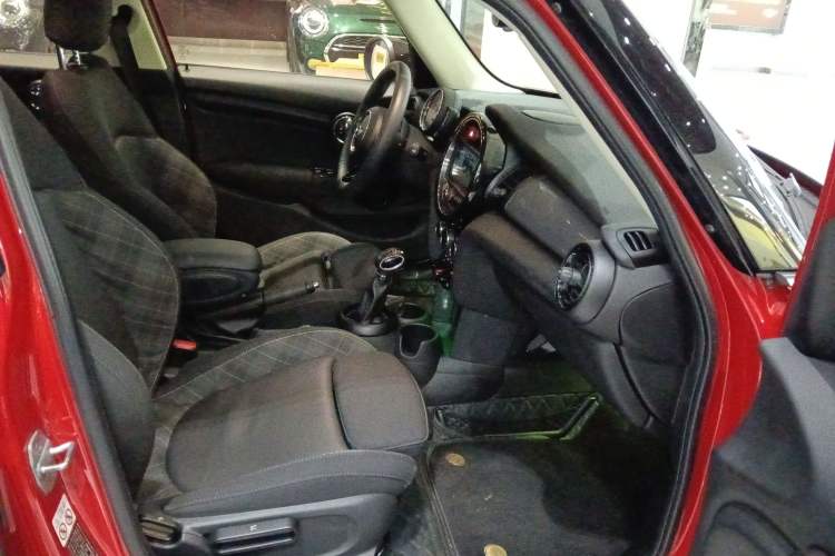 Used MINI 2016 1.5T COOPER Pioneer Edition Five-Door Model
