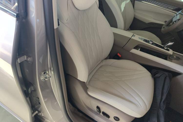 Used Roewe RX9 2023 2.0T Two-Wheel Drive Enjoyment Version