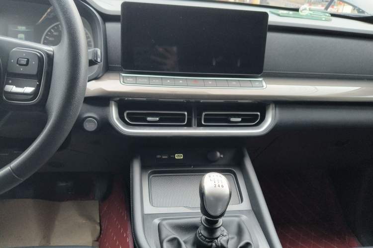 Used Great Wall Poer 2023 2.0T Commercial Version Manual Diesel 4x4 Elite Long-Box GW4D20M Audio And AC Panel