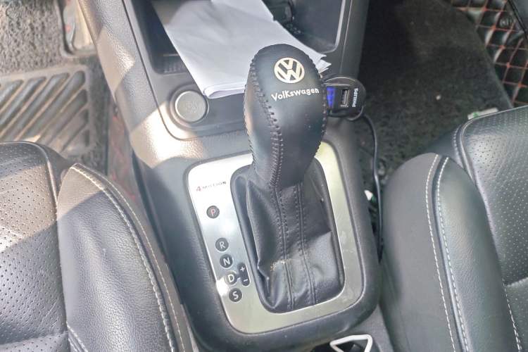 Used Volkswagen Tiguan 2016 300TSI Automatic All-Wheel Drive Luxury Edition Gear Lever