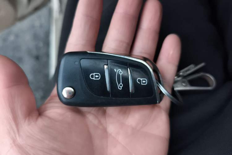 Used Baojun 730 2014 1.5L manual standard trim 7 seats