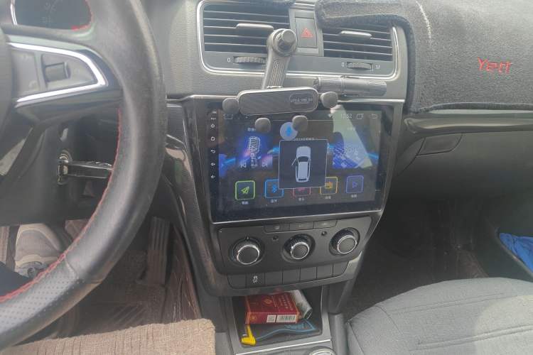 Used Skoda Yeti 2016 1.4TSI Manual Entry-Level Model Audio And AC Panel