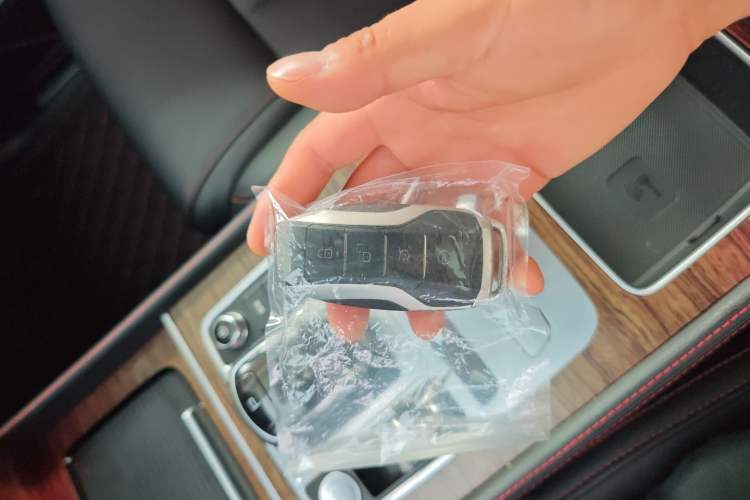 Used BYD Tang New Energy 2018 DM 2.0T All-Wheel Drive Smart Connectivity Luxury Model 7 Seats China V Emission Standard Vehicle Key