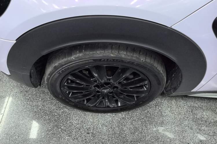 Used MINI Countryman 2017 2.0T COOPER S ALL4 Traveler Left Front Wheel Hub