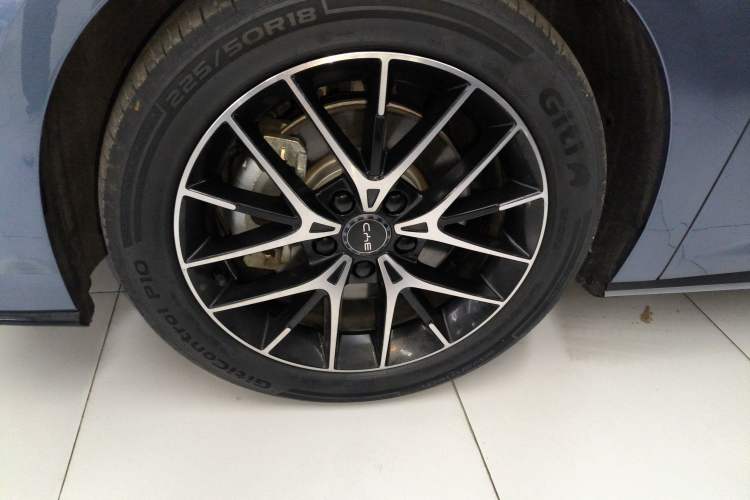 Used BYD Seal 2024 HONOR Edition DM-i 1.5L 121km Prestige Model Left Front Wheel Hub