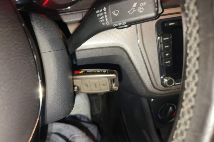 Used Volkswagen Lavida 2015 1.6L Automatic Comfort Edition
