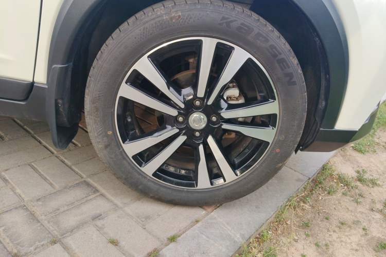 Used Nissan Kicks 2017 1.5L CVT Cool Enjoy Edition Right Front Wheel Hub