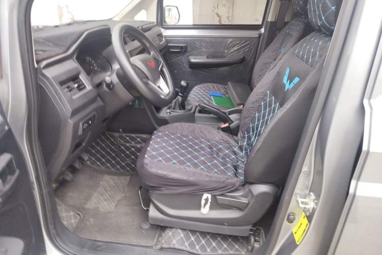 Used Wuling Zhengcheng 2022 2.0L Manual Entrepreneurial Version Left Front Seat