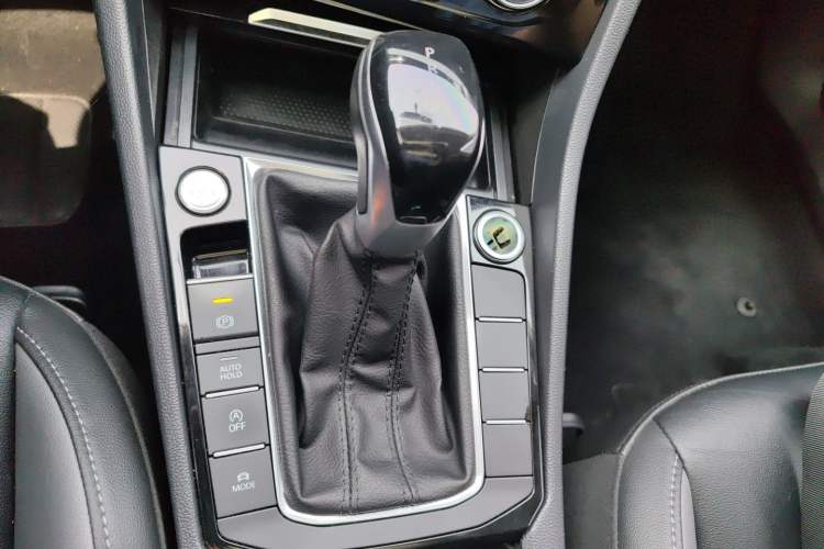 Used Volkswagen Sagitar 2021 280TSI DSG Excellence Edition Gear Lever