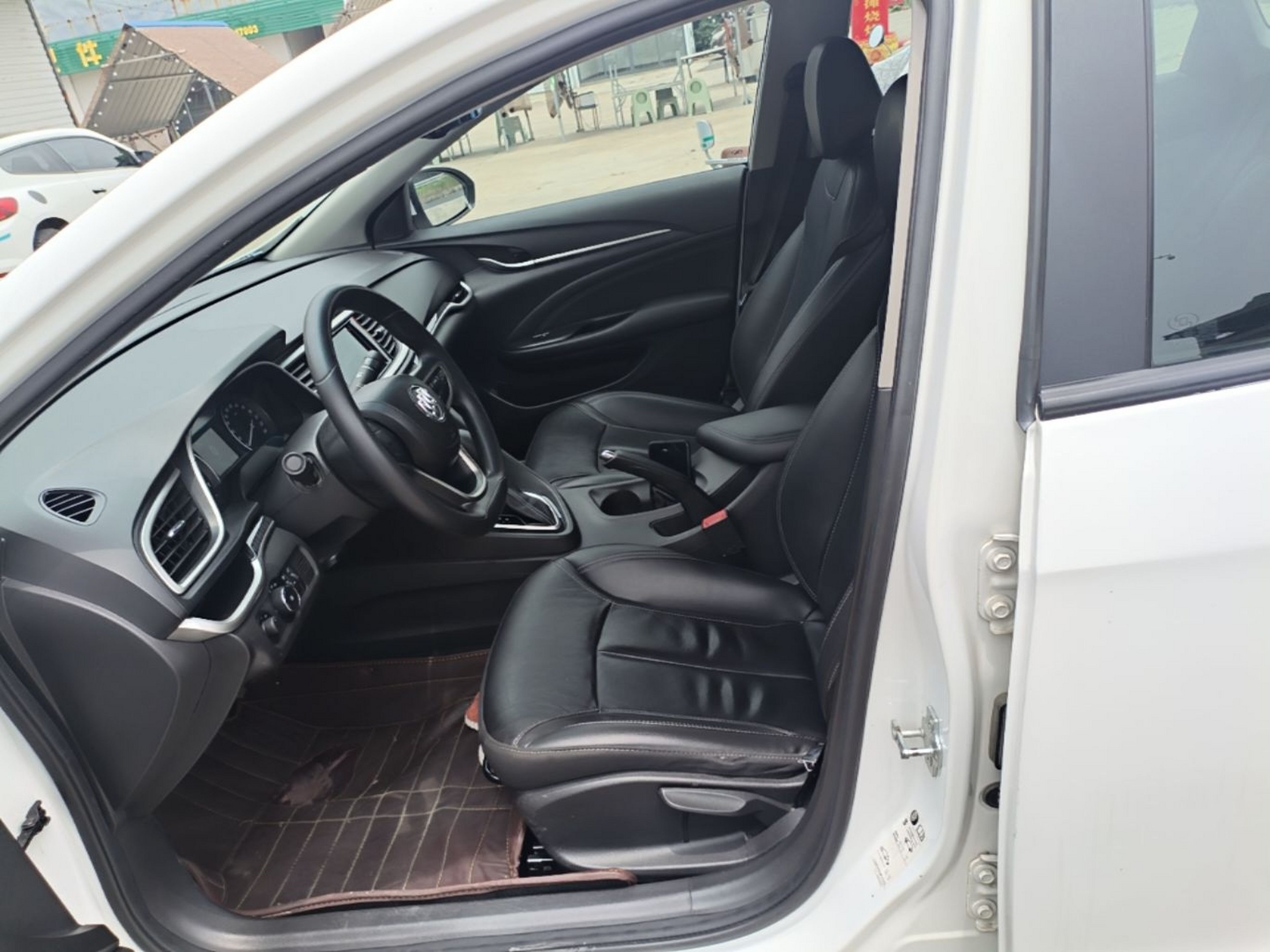 Vordere Reihe im Auto