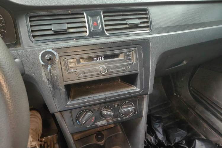 Used Volkswagen Santana 2015 1.4L Manual Fashion Edition Audio And AC Panel