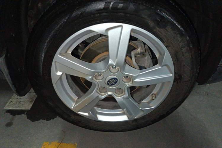 Used Bestune X80 2013 2.0L automatic comfort version
