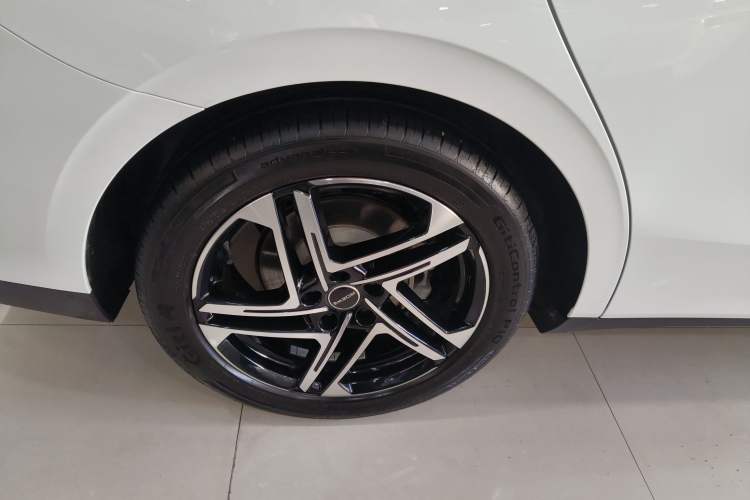Used Roewe D7 2023 DMH 125km Superior Edition
