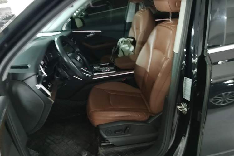 Used Audi Q7 2021 55 TFSI quattro S line Sport model
